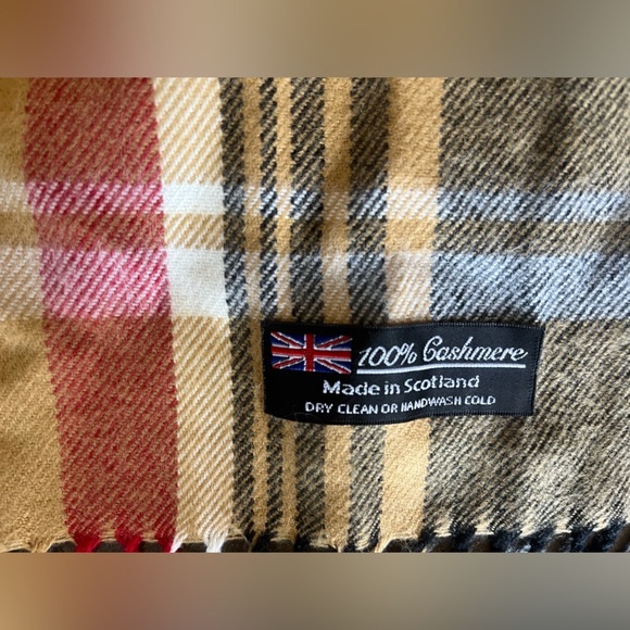100% Cashmere Scarf Made in Scotland Plaid Beige Red Black - Picture 2 of 3